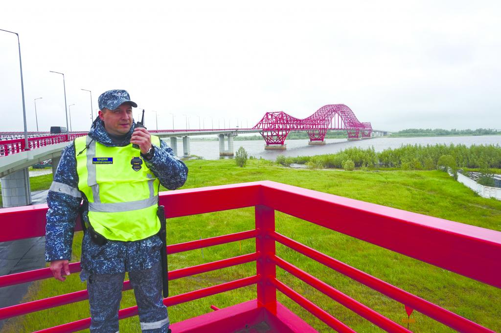 В Ханты-Мансийске проверили качество работы УВО Минтранса на охраняемом мосту через реку Иртыш